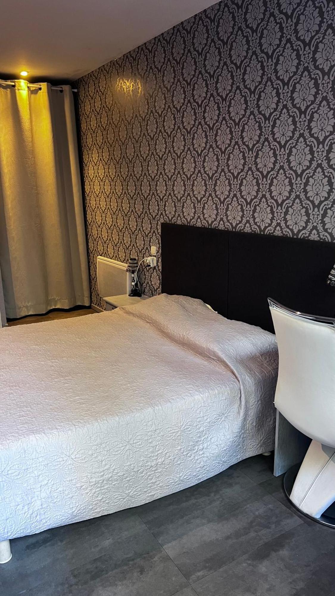 Hotel La Chaumiere Agde Esterno foto